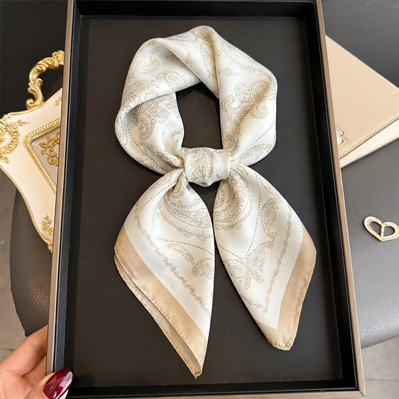 Head Wrap Turban - Foulard Quadrato Vintage Beige con Stampa